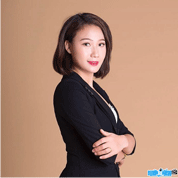 Bà Nguyễn Thùy Linh|Chủ tịch tập đoàn ViviAn